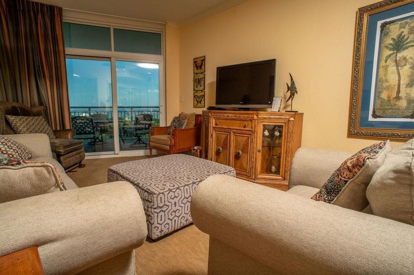 Experience the pinnacle of coastal luxury at Horizon at 77th, a - photo 3