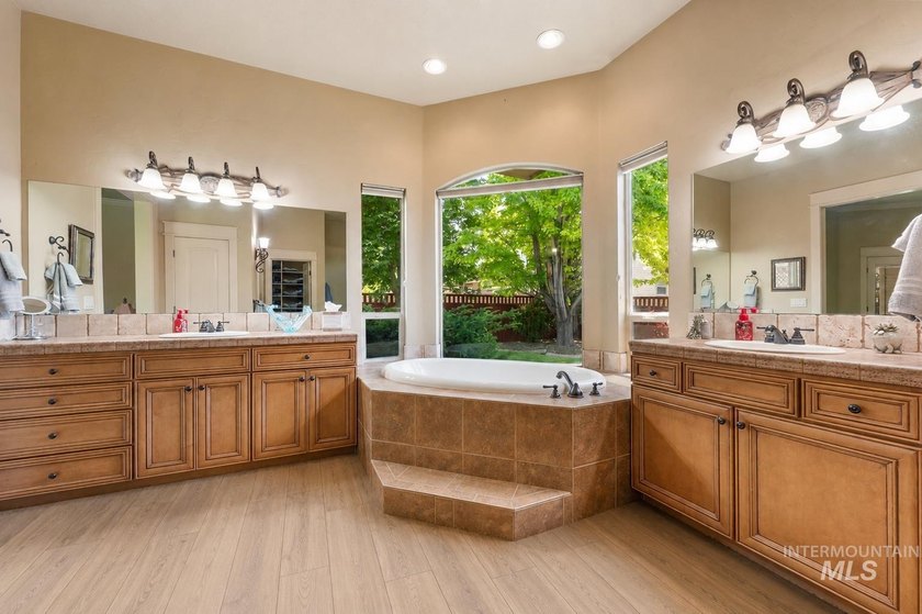 Enjoy the space, flexibility, and freedom this thoughtfully - photo 26