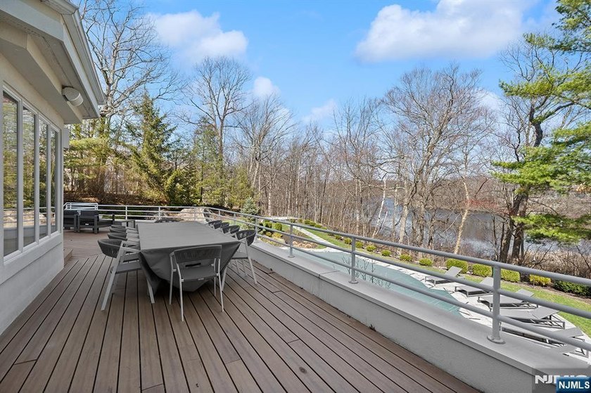 Wake up each day to breathtaking lakefront views in this - photo 44