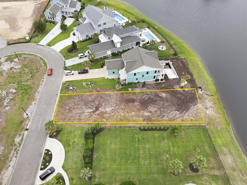 Build on your own schedule with this 0.25-acre lakefront - photo 2