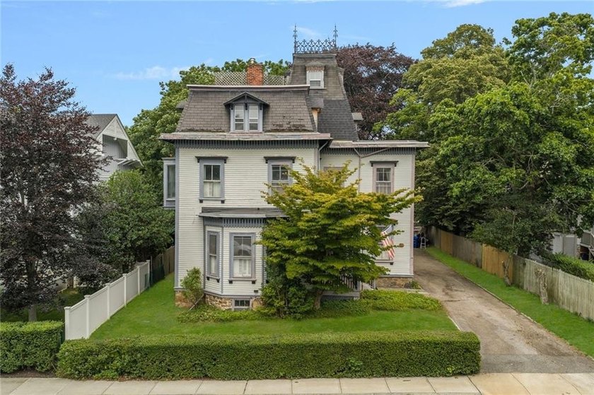 The George M. Hazard House is a substantial three-story - photo 3