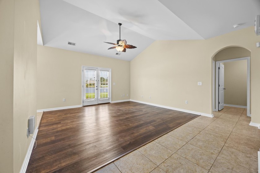 This lovely waterview 3BR / 2BA 2 car garage all Brick home in - photo 7