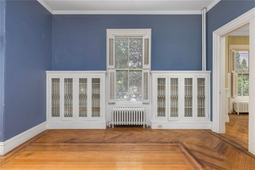 The George M. Hazard House is a substantial three-story - photo 7