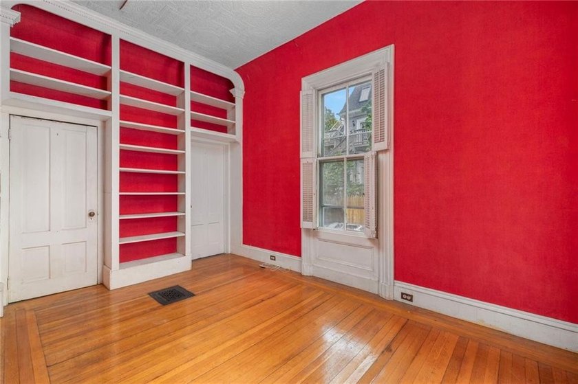 The George M. Hazard House is a substantial three-story - photo 9