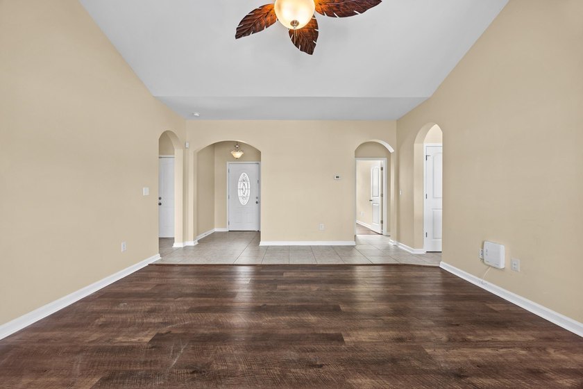 This lovely waterview 3BR / 2BA 2 car garage all Brick home in - photo 10