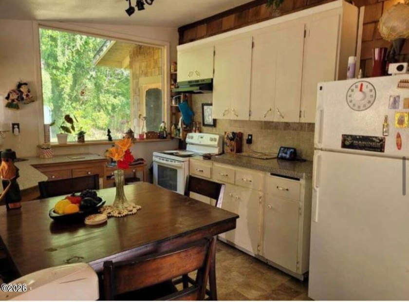 Beautiful 1920 farmhouse and acreage just waiting for your - photo 13