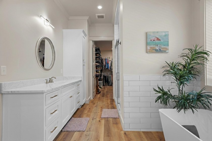 Bay Living! Tucked away on a quiet private road in the heart of - photo 19