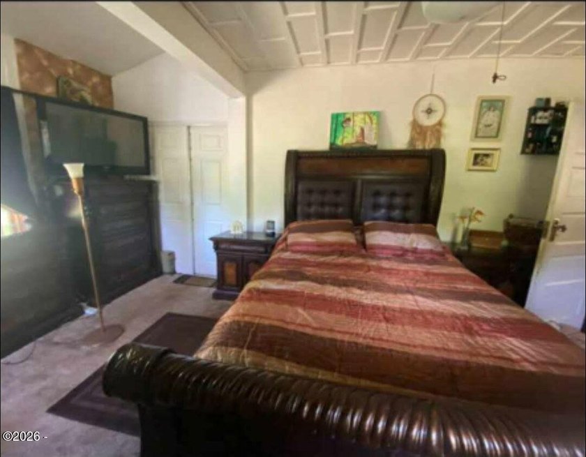 Beautiful 1920 farmhouse and acreage just waiting for your - photo 22