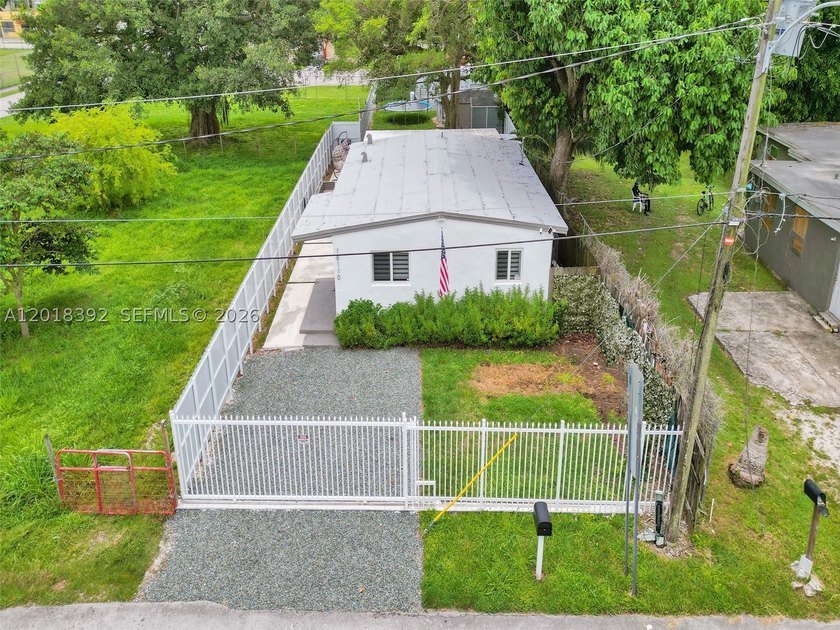 Beautifully remodeled 3-bedroom, 1-bath single-family, no HOA - photo 2