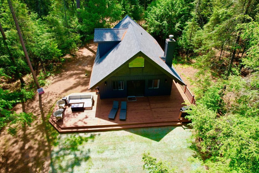 STUNNING FOUR MILE LAKE CHALET! Experience the best of - photo 4