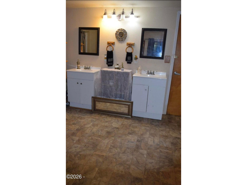 Beautiful 1920 farmhouse and acreage just waiting for your - photo 35