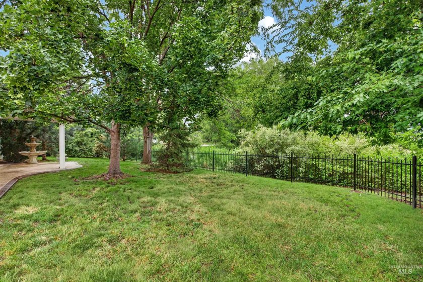 Custom-built waterfront home in Eagle's desirable Island Woods - photo 38