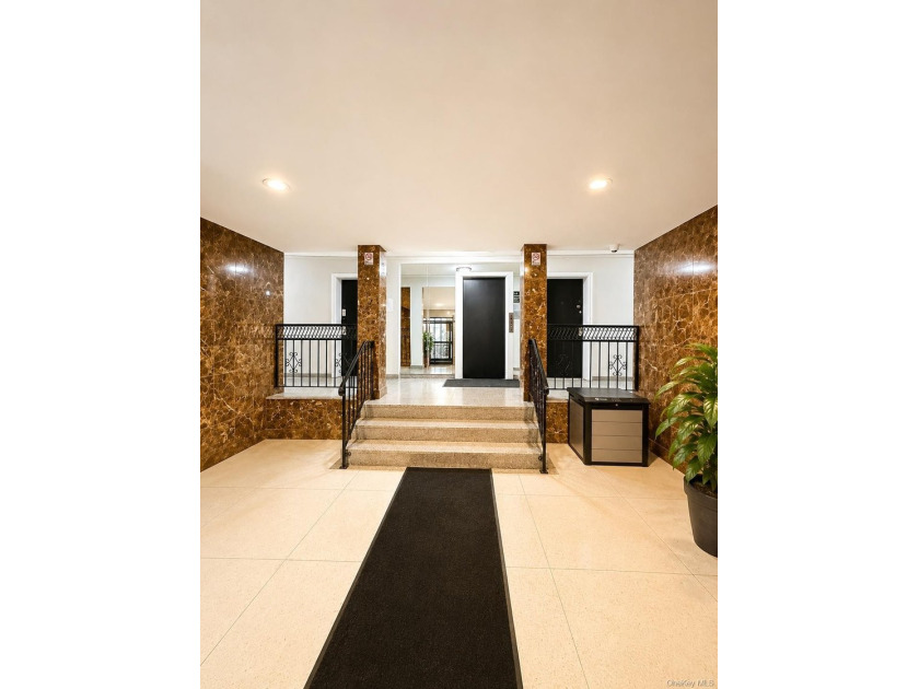 Bring your vision to this spacious 2-bedroom, 1.5-bath co-op - photo 2