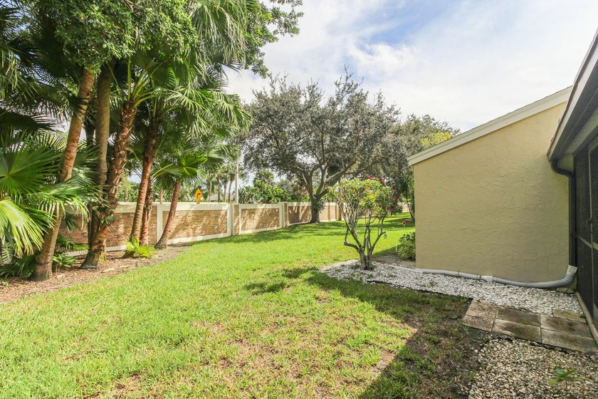 Best kept secret in Palm City, Lovely 3 bedroom townhome, two - photo 2
