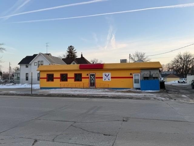 Prime commercial building for sale - busiest corner in town - photo 2