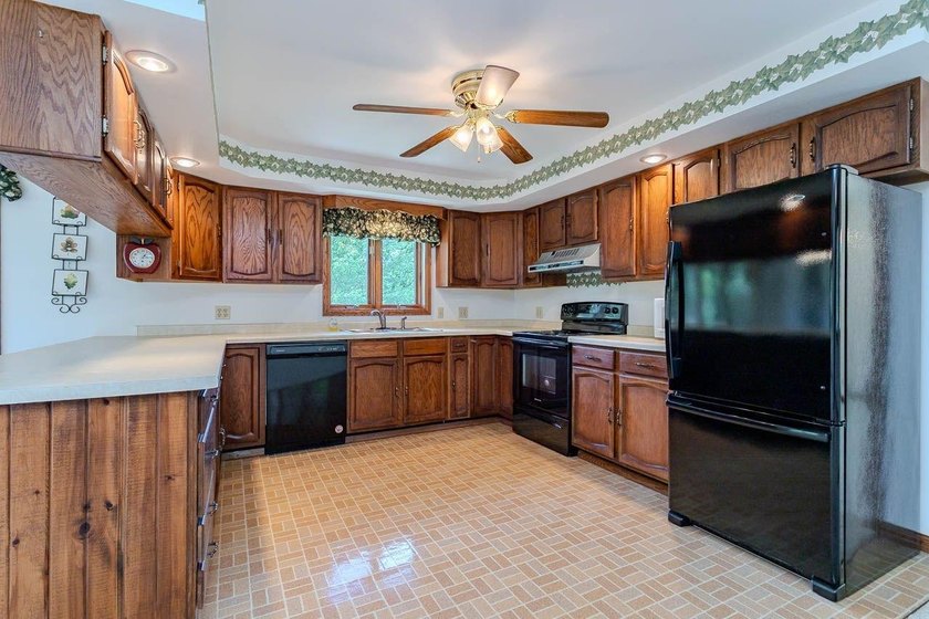 Enjoy the waterfront lifestyle you've been dreaming of! This - photo 10