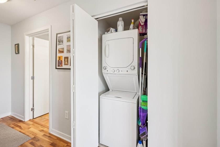 This Skyscape single-level end-unit condo offers the privacy and - photo 14