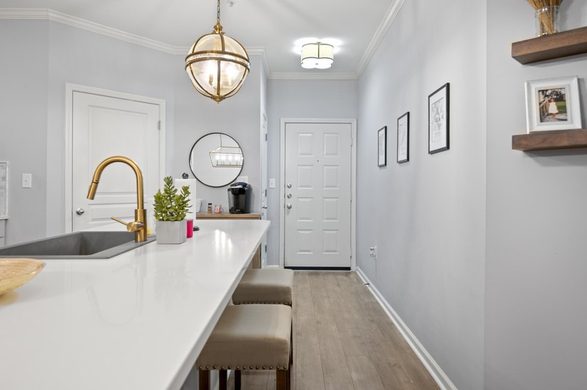Beautiful 3 bed 2 bath condo on Daniel Island! Gourmet kitchen - photo 6