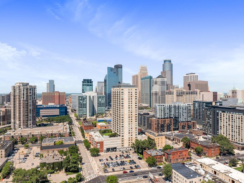 This Skyscape single-level end-unit condo offers the privacy and - photo 28