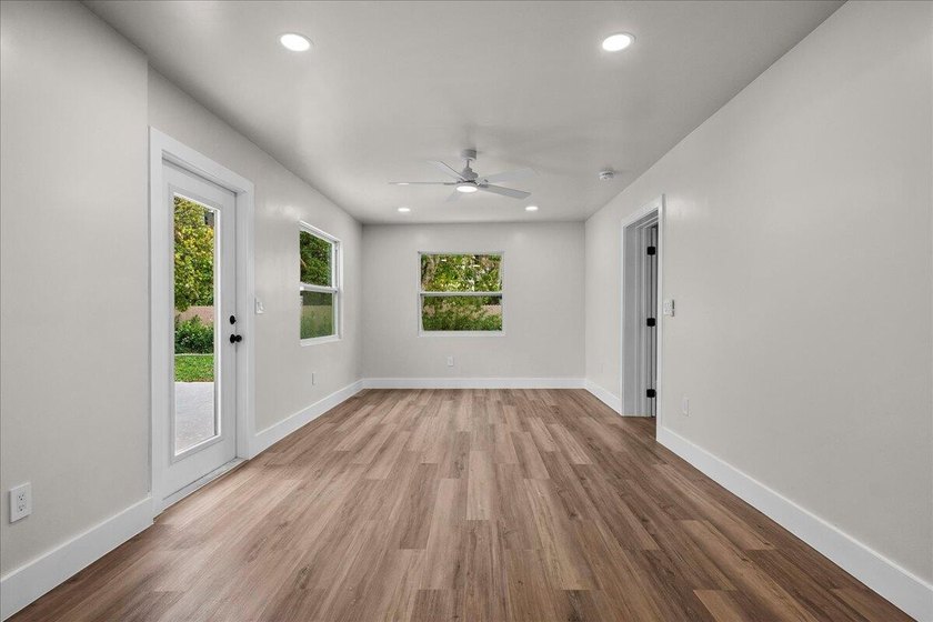 Beautifully renovated 4BR/3.5BA home in the heart of Lake Park - photo 10