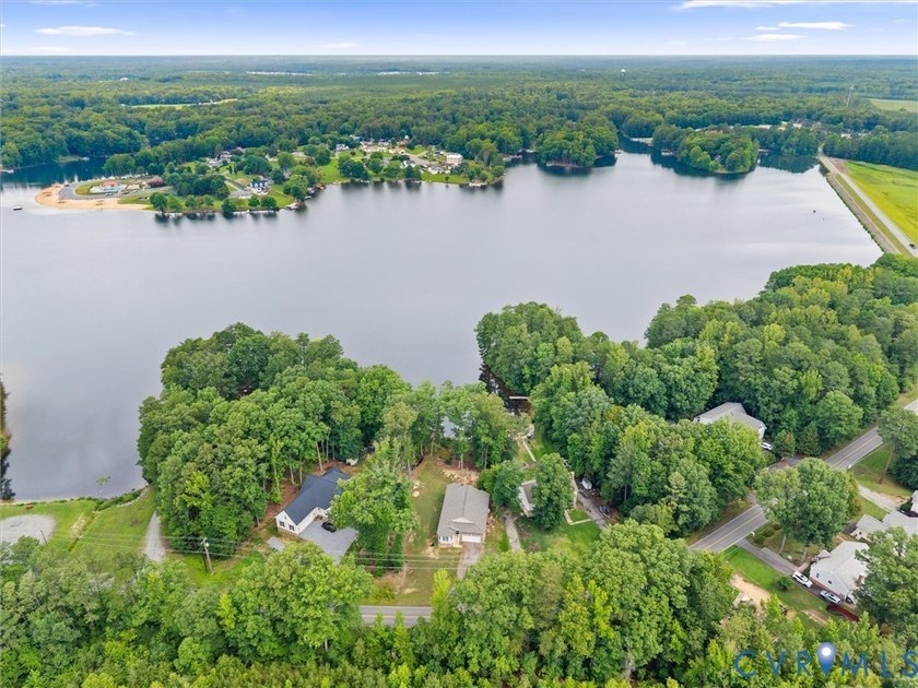 Experience the best of Lake Caroline living in this beautifully - photo 5