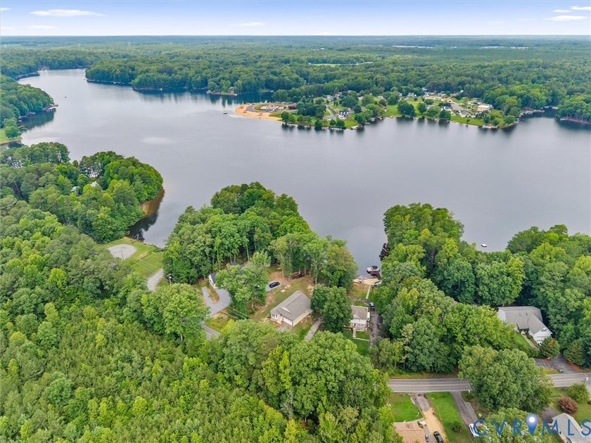 Experience the best of Lake Caroline living in this beautifully - photo 6