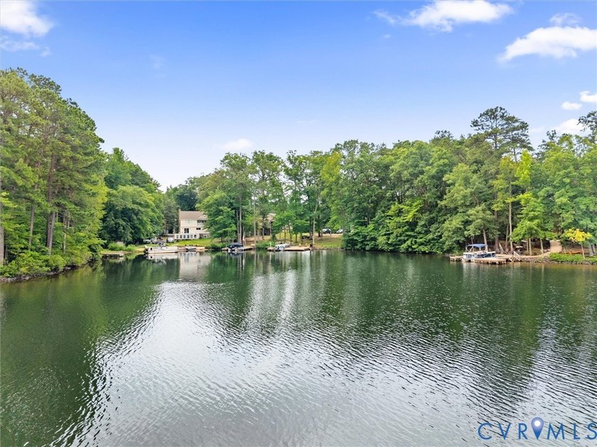 Experience the best of Lake Caroline living in this beautifully - photo 9