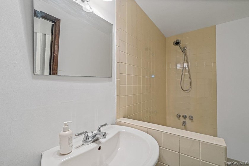 Exquisite Tudor attached townhouse nestled on a gorgeous, quiet - photo 17