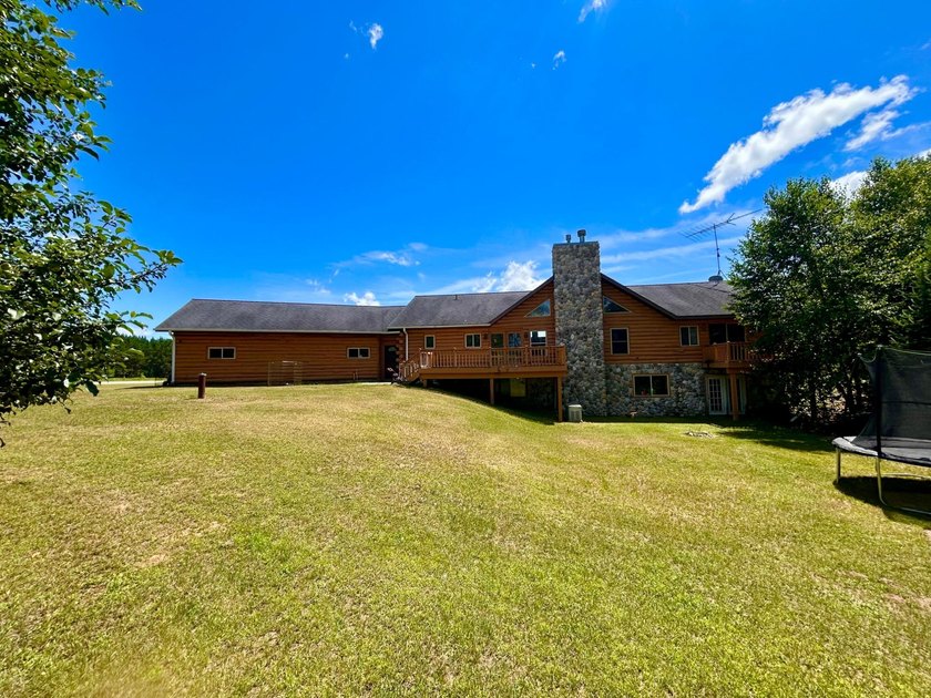 Your Northwoods dream home awaits! Nestled on 14.68 acres, this - photo 3