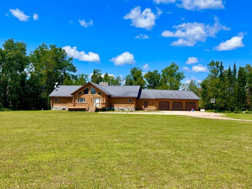 Your Northwoods dream home awaits! Nestled on 14.68 acres, this - photo 4