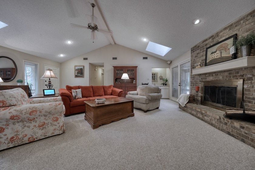 Welcome to your serene retreat in the beautiful, gated community - photo 4