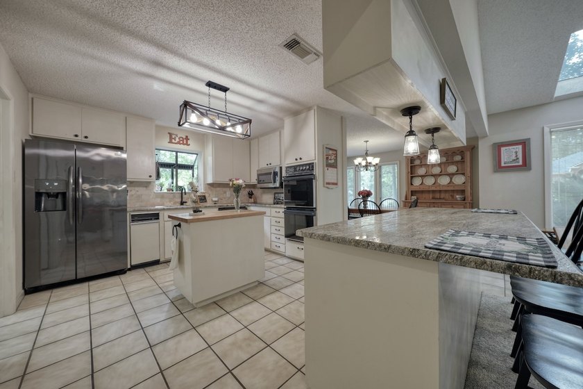 Welcome to your serene retreat in the beautiful, gated community - photo 7