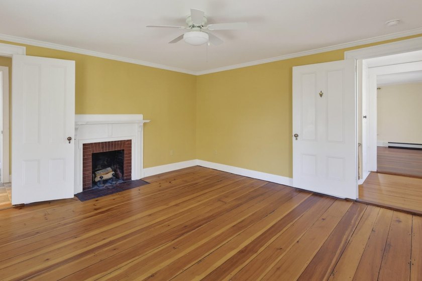 This beautiful 3,238 square foot c. 1832 Italianate sits in the - photo 31