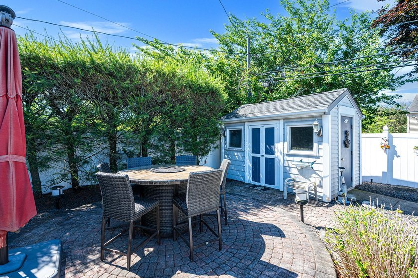 Welcome to this sprawling 1971-built, 4-bedroom, 2.5-bathroom - photo 43