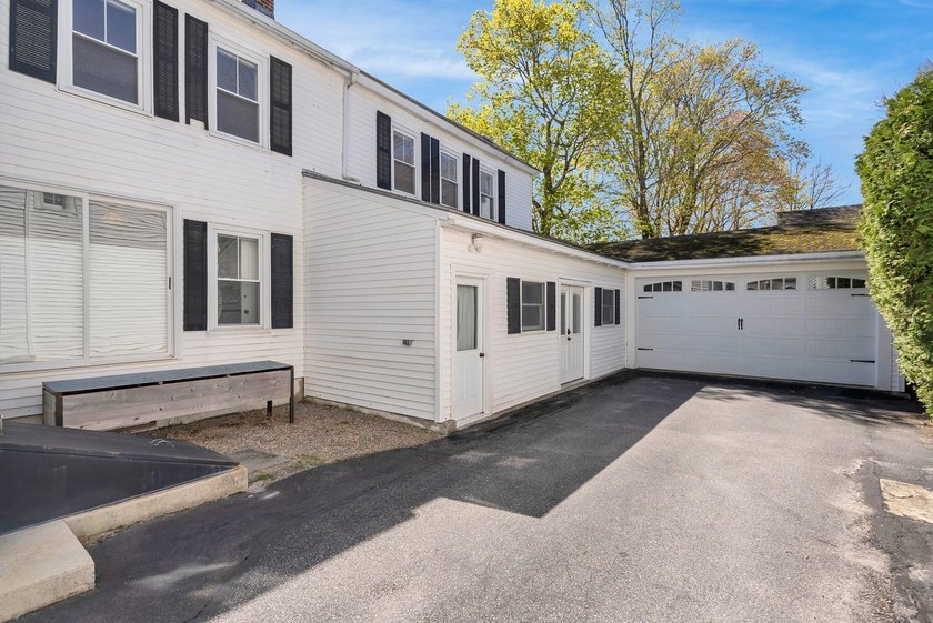 This beautiful 3,238 square foot c. 1832 Italianate sits in the - photo 49