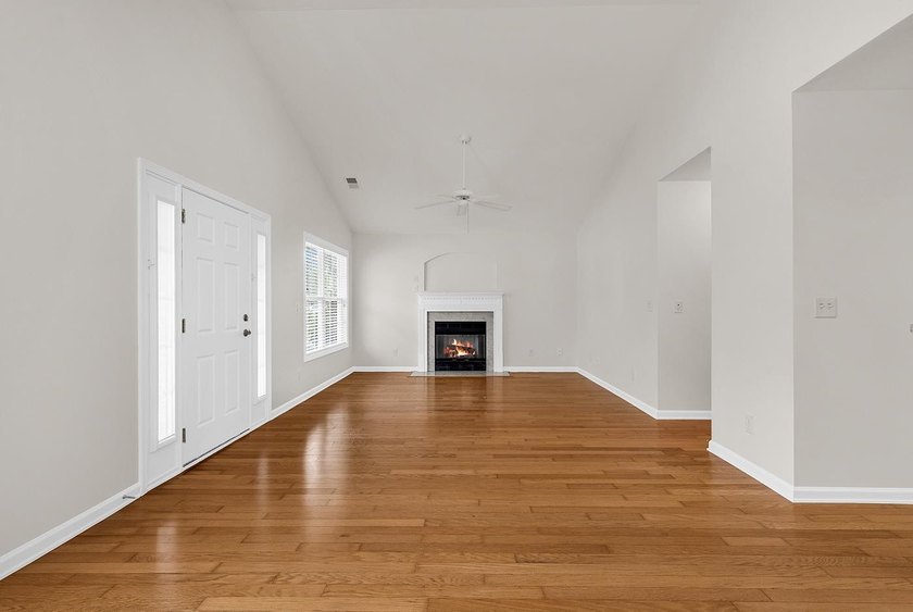 Welcome home to this charming 3-bedroom, 2-bath cottage-style - photo 3
