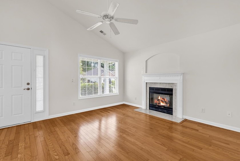 Welcome home to this charming 3-bedroom, 2-bath cottage-style - photo 5