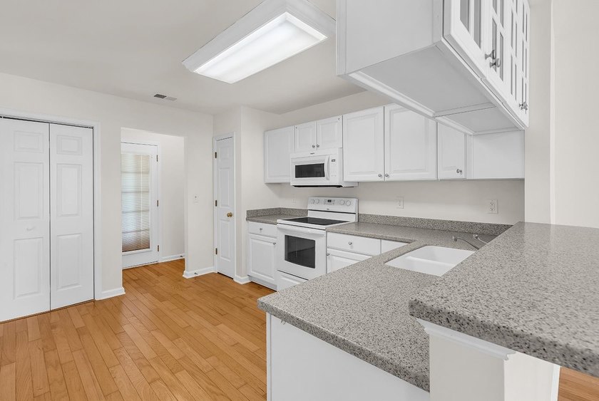 Welcome home to this charming 3-bedroom, 2-bath cottage-style - photo 6