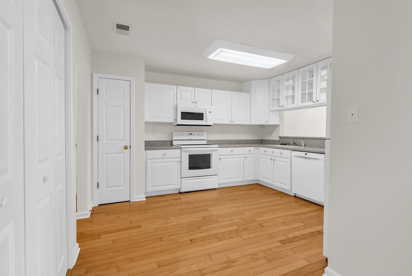 Welcome home to this charming 3-bedroom, 2-bath cottage-style - photo 8