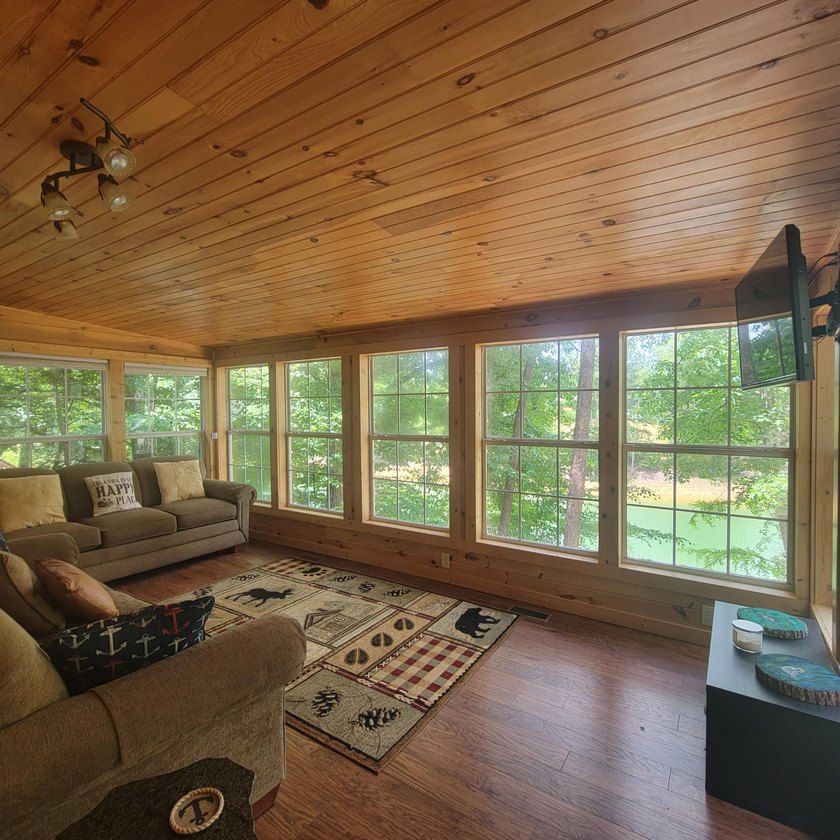 Move in ready lake cabinpletely remodeled with flooring - photo 11