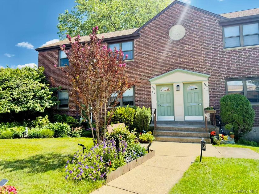 Beautiful newly renovated Large 2 Bedrooms in one of the best - photo 2