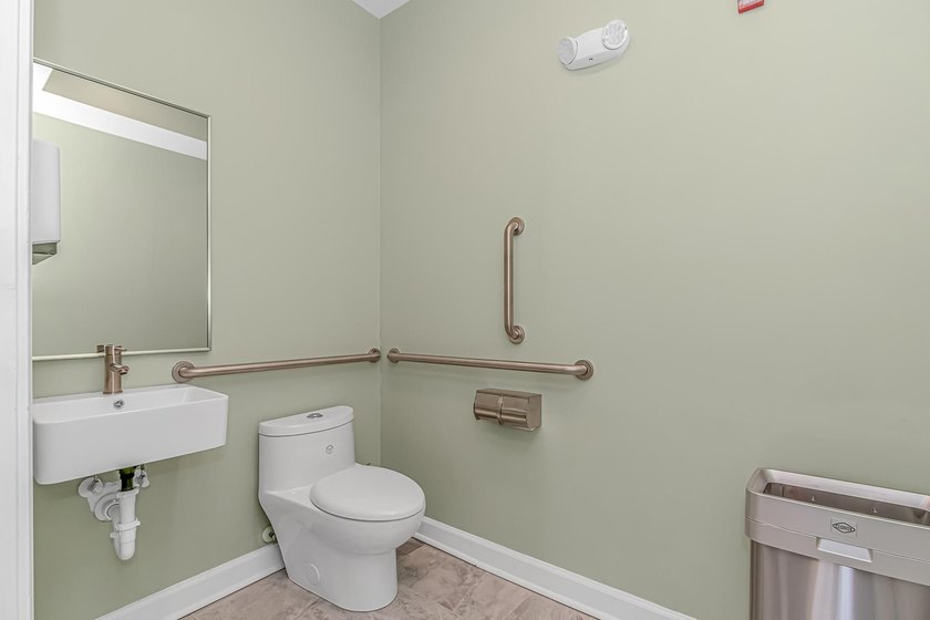 Welcome to this exceptional 3-bedroom, 4-bath mixed-use townhome - photo 6