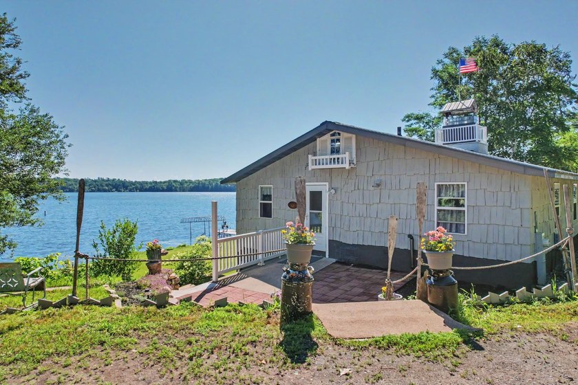 Enjoy classic Northwoods lake living on beautiful Little Arbor - photo 2
