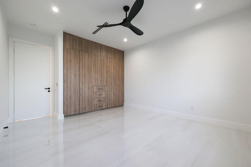 A refined take on modern luxury with fresh compositions enhanced - photo 24