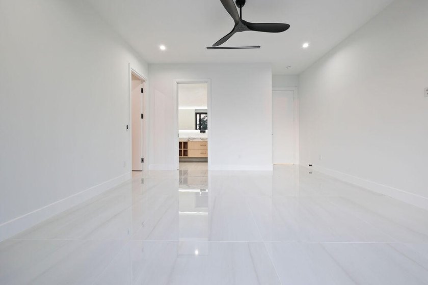 A refined take on modern luxury with fresh compositions enhanced - photo 29