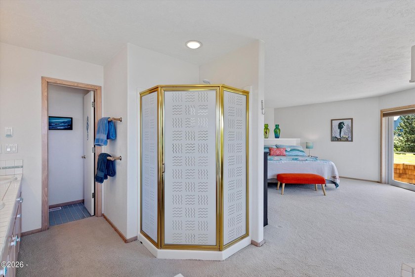 SPECTACULAR OCEAN VIEW HOME IN DESIRABLE ROADS END! Enjoy - photo 38
