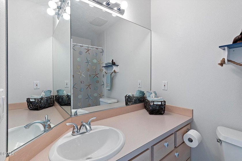 SPECTACULAR OCEAN VIEW HOME IN DESIRABLE ROADS END! Enjoy - photo 46
