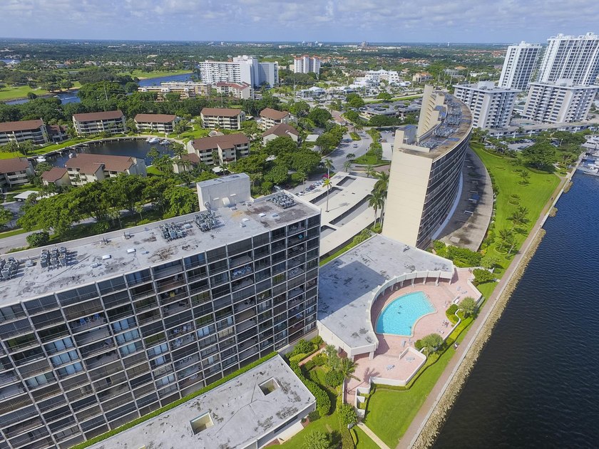 Enjoy spectacular waterfront living in the sought-after Quay - photo 28
