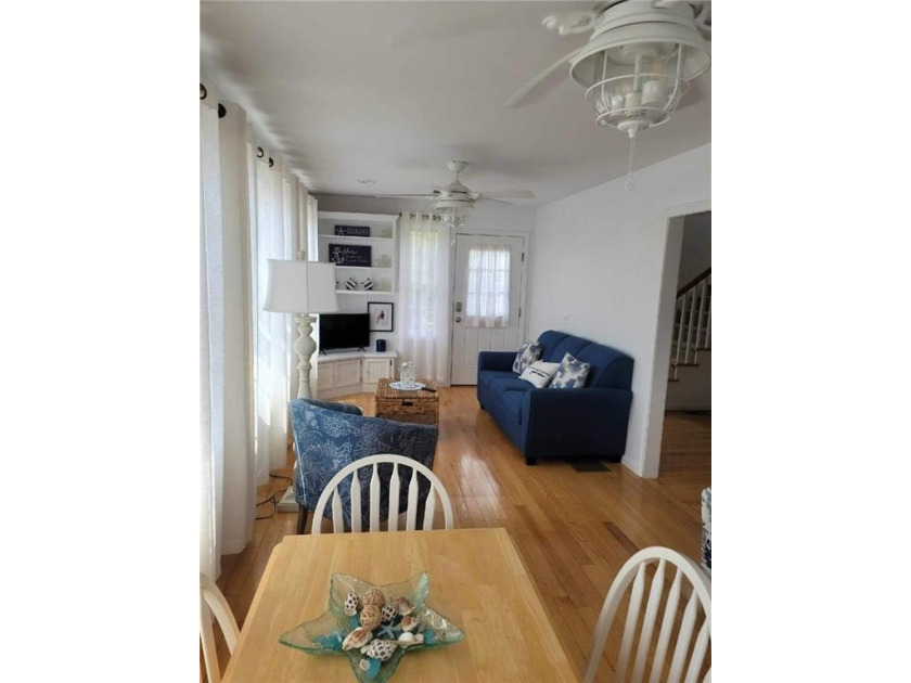 Snug harbor * The Pipers Nest* This beautiful Colonial offers 3 - photo 6