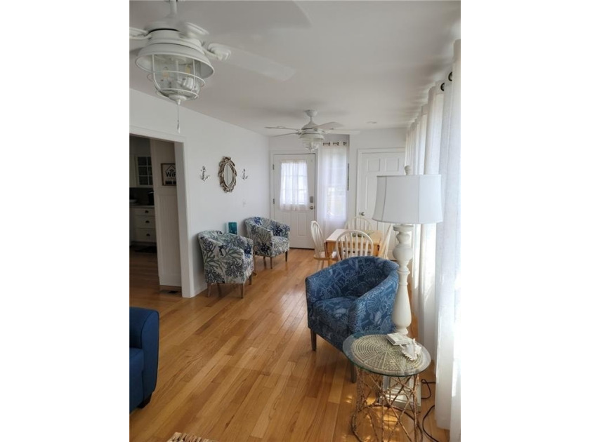Snug harbor * The Pipers Nest* This beautiful Colonial offers 3 - photo 8